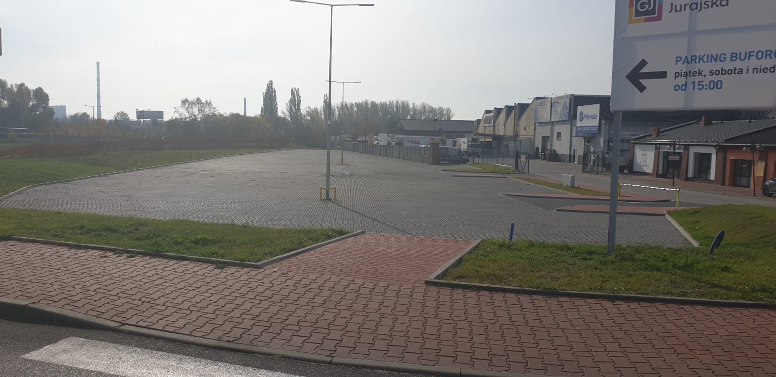 Nawierzchnie brukowe parkingu buforowego przy Galerii Jurajskiej
